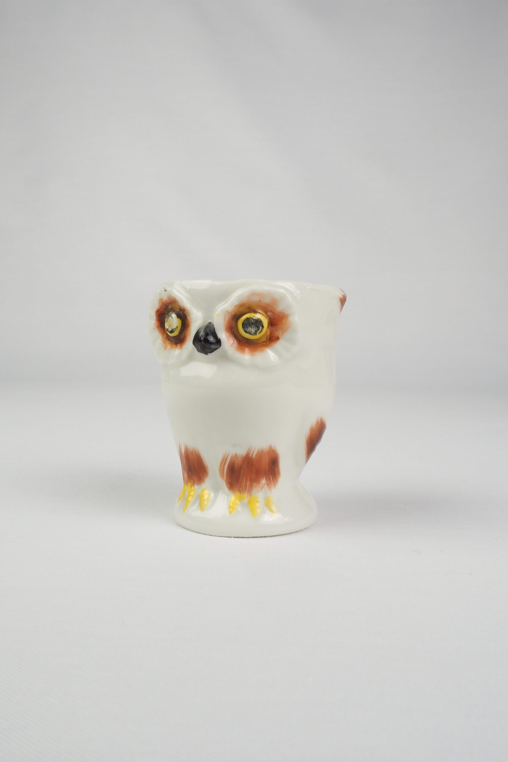 This characterful little Vintage Owl Egg Cup is the perfect addition to your breakfast table. Our wonderful vintage and antiques are sourced exclusively for Wildmore,