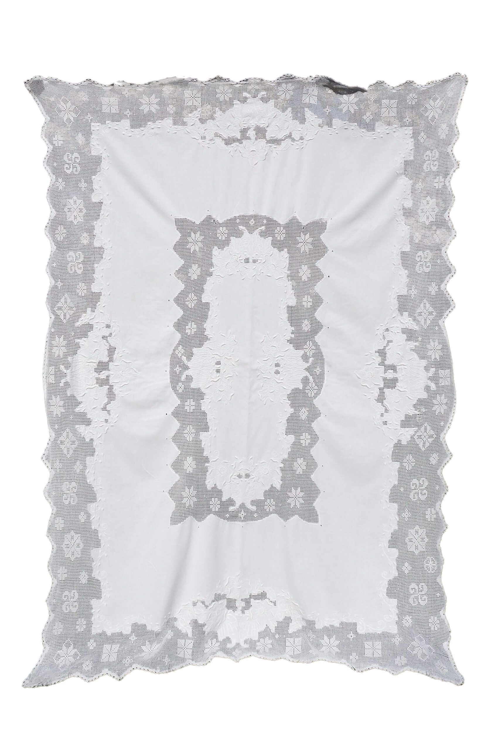 An exquisite Antique Lace and Embroidery Tablecloth. This wonderful antique white tablecloth has a stunning level of detail.