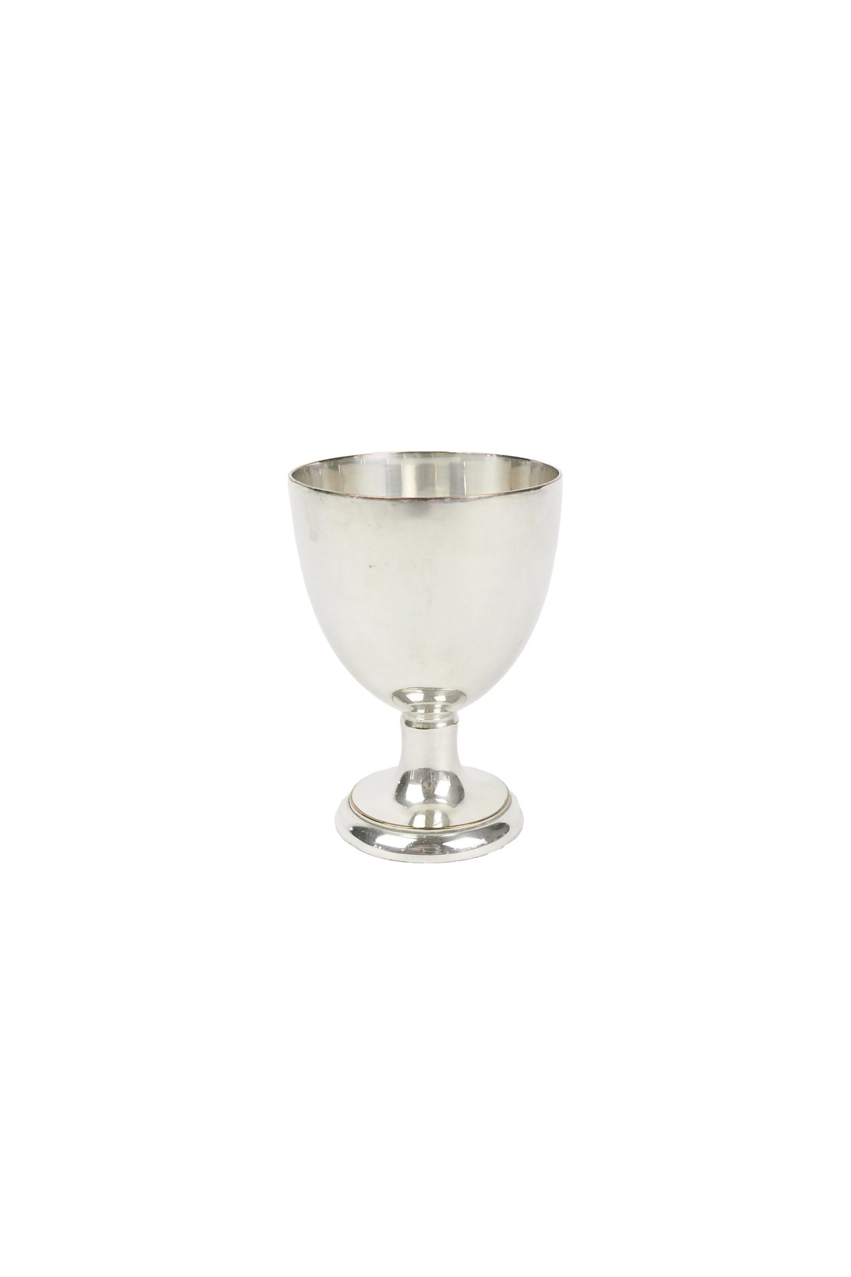A vintage Silver Plated Egg Cup. This wonderful egg cup has a simple and elegant style. Wildmore
