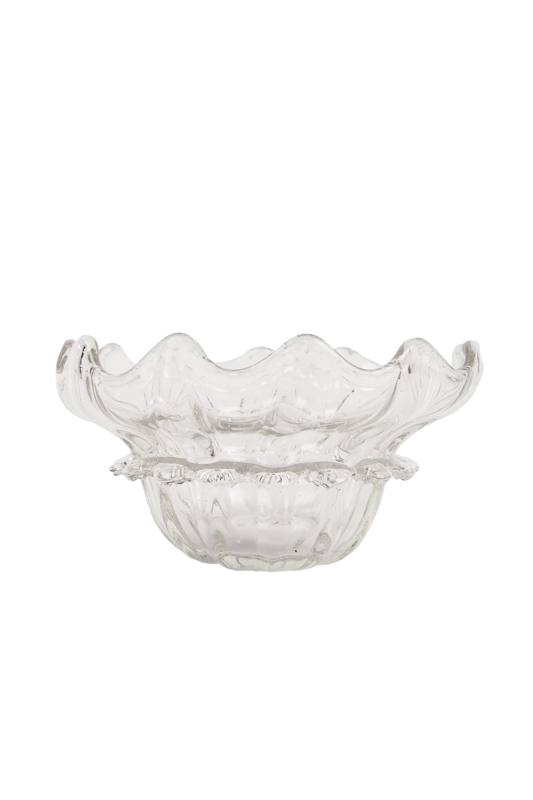 A stunning Vintage Hand Blown Glass Dish with delicate bubbles running through the glass giving it a gorgeous viscous look. Hand blown Mid-Century glass dish with a petal pattern around the centre. Wildmore