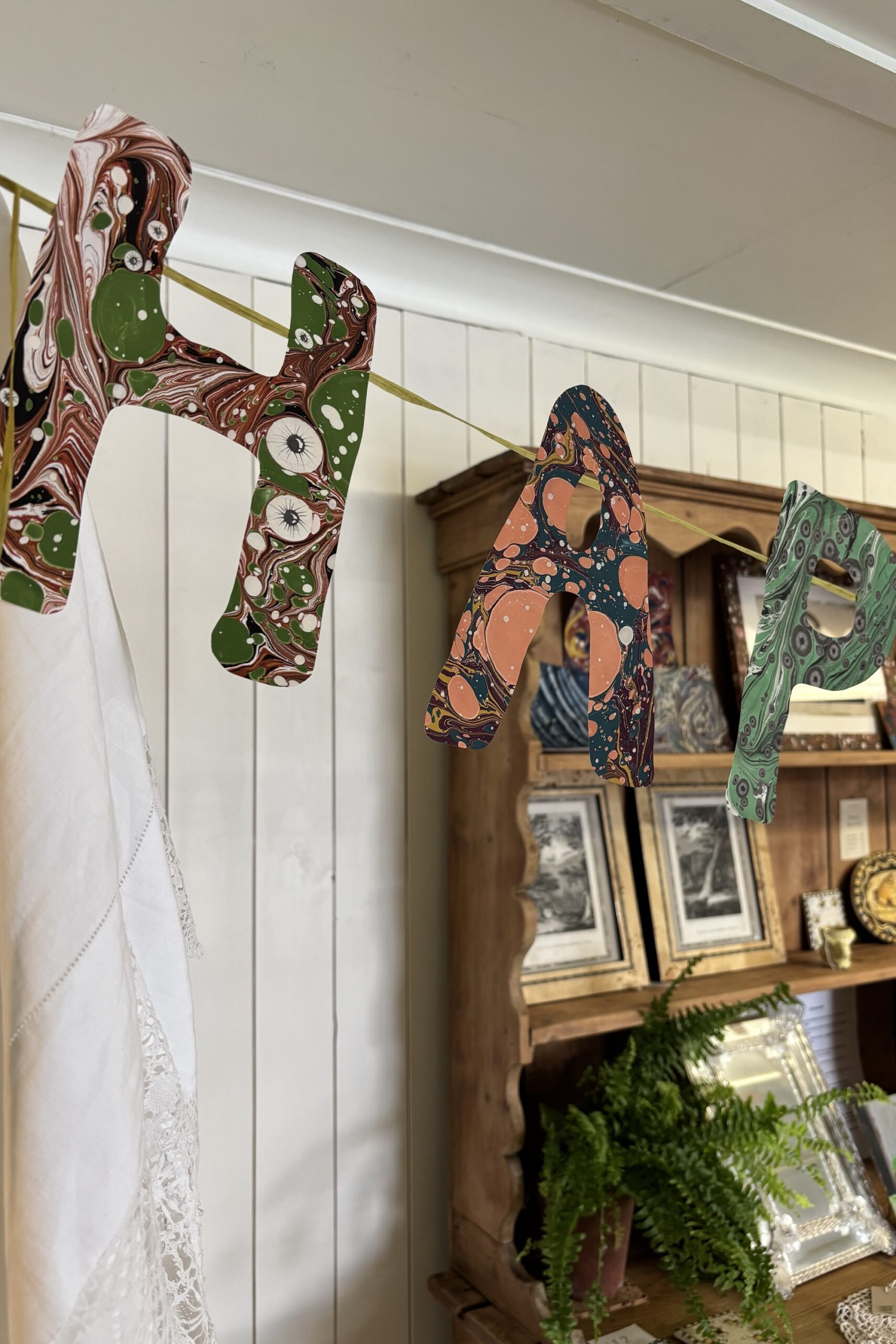 How to Make a Wildmore Hand Marbled Paper Garland 